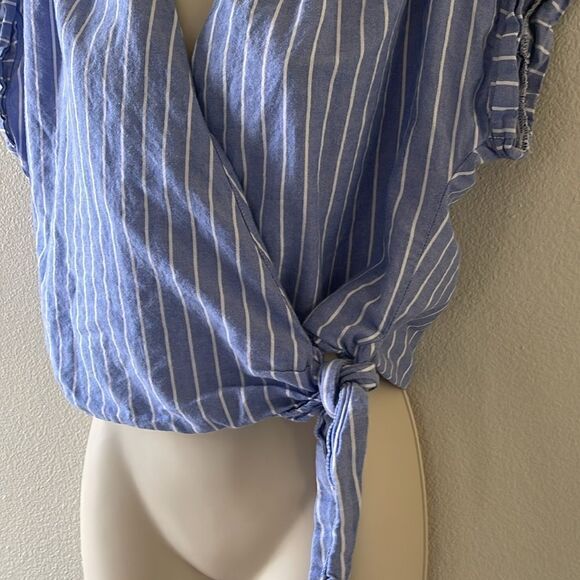 Old navy small striped wrap top, short sleeve - Picture 2 of 7